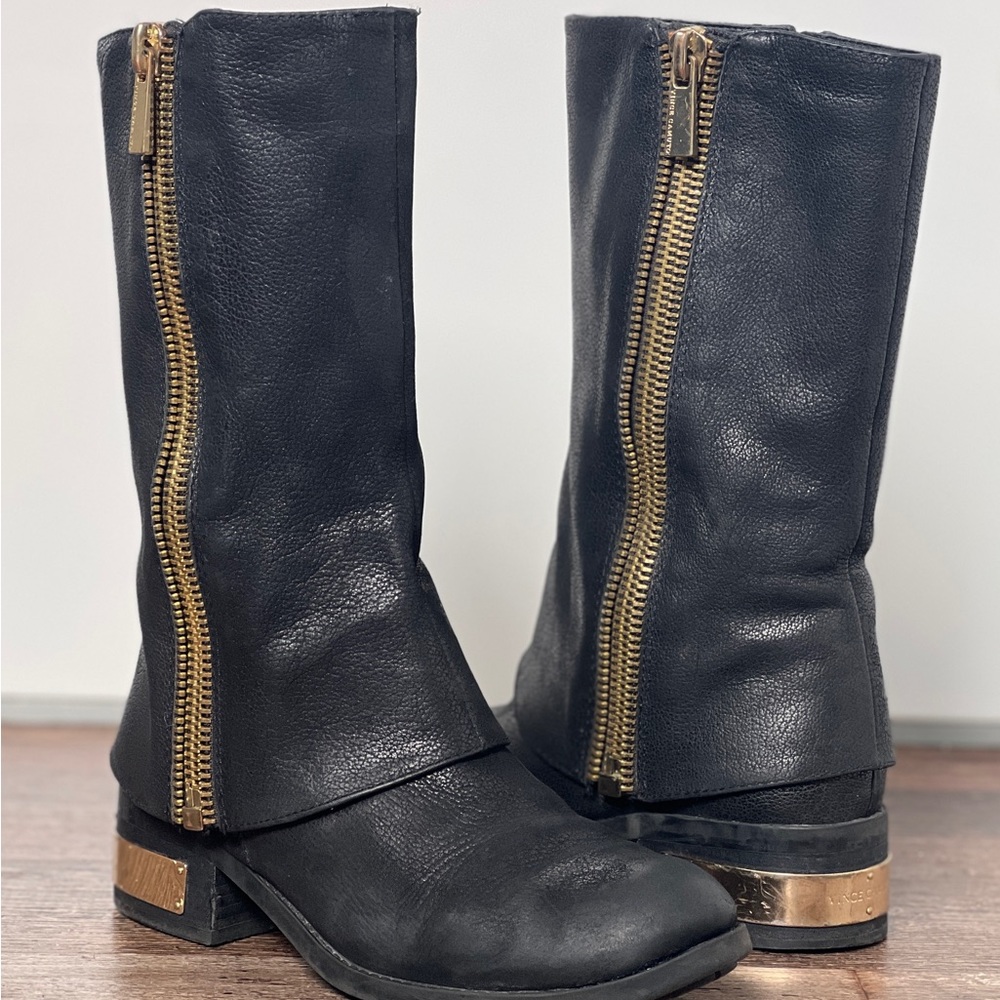 Black leather flat moto boots Vince Camuto Winivie